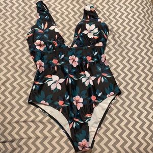 Shein bathing suit, size Large. New in package.